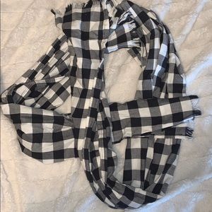 Black and white checkered scarf NWOT